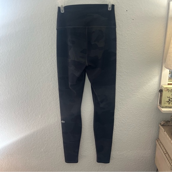 Alo Yoga Camo Highwaist Legging Women’s Small - Picture 8 of 12